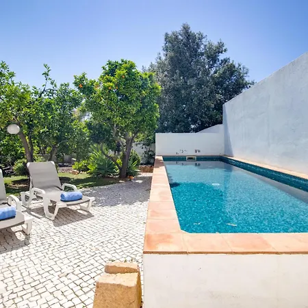 Vintage 3,5km Pool Ac Wifi Billiard Holiday home Pera